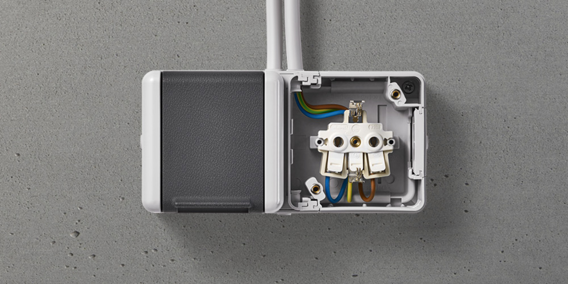 Doppelsteckdose mit Trennsteg bei m&m Elektrotechnik GbR in Ketsch